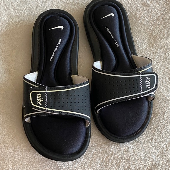 Nike Black and White Slide Sandals - Picture 2 of 13